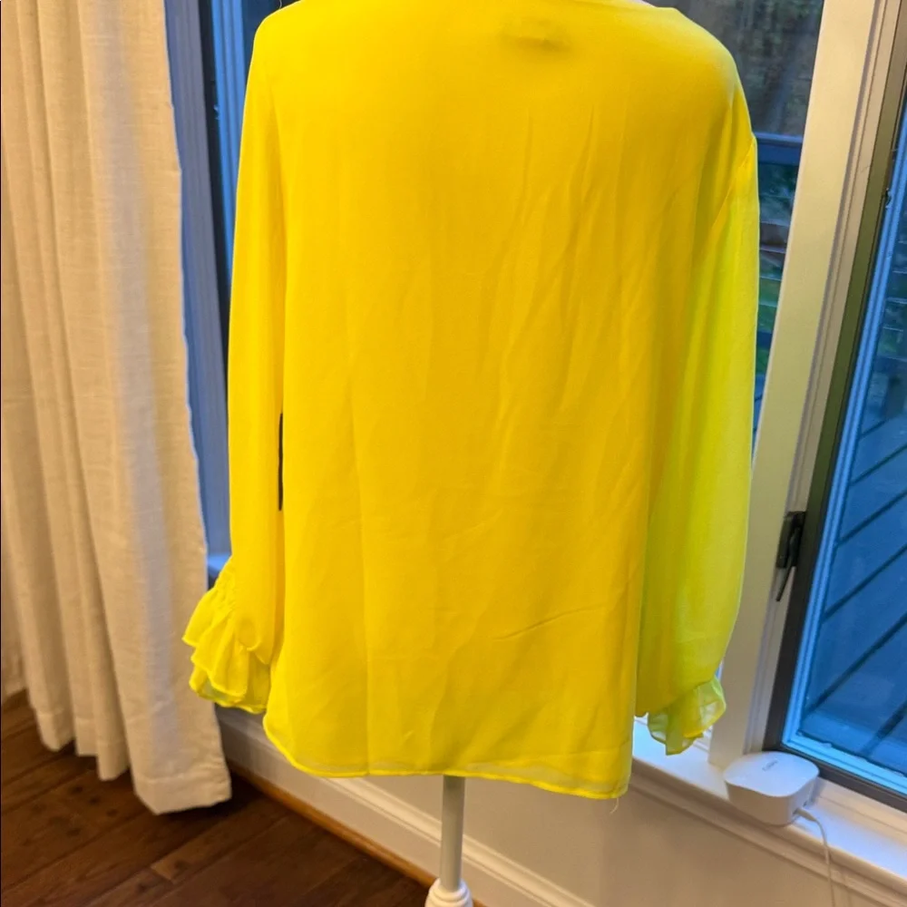 Vince Camuto Citrus Splash Bright Lemon V-Neck Blouse NWT - Picture 5 of 13